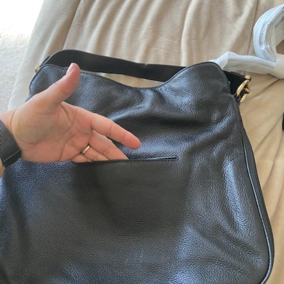 Michael Kors Leather handbag - Picture 3 of 16